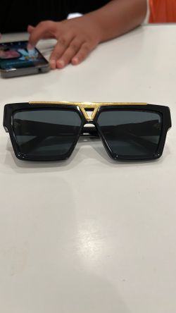 Louis Vuitton sunglasses open to negotiate