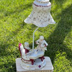 Vintage Victorian Porcelain Lamp