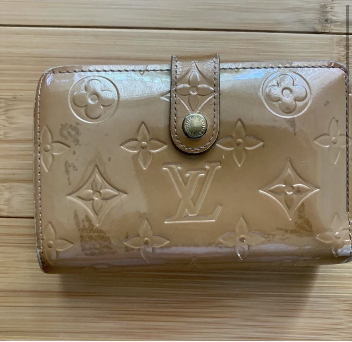 Louis Vuitton Vernis Kisslock for Sale in Downey, CA - OfferUp