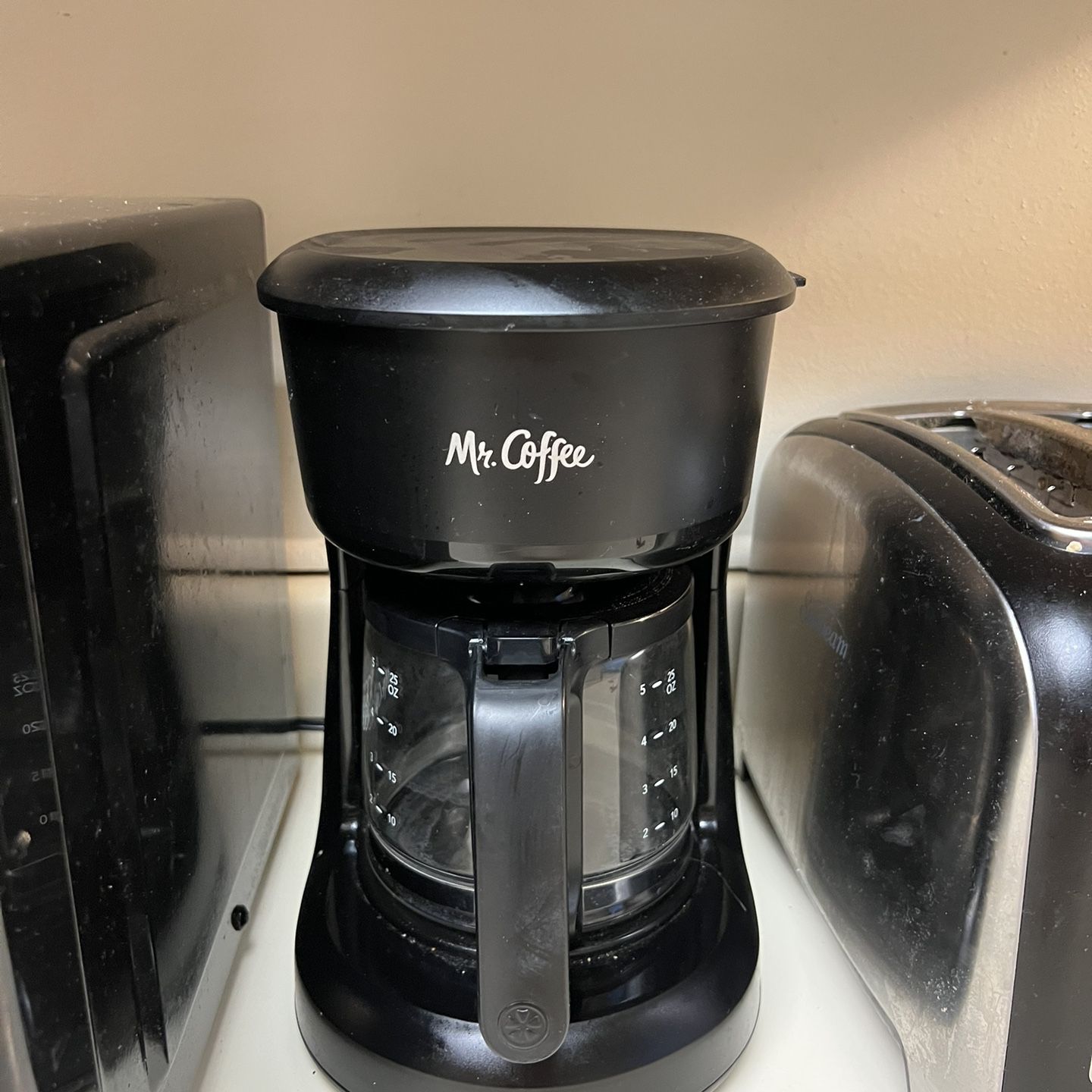 Mr. Coffee 5 Cup Programmable Black & Stainless Steel Drip Coffee Maker for  Sale in Atlanta, GA - OfferUp