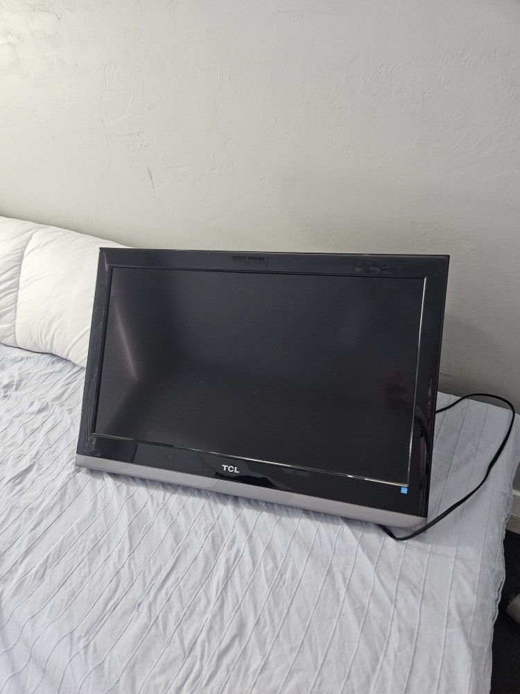 TCL Roku Smart HD TV 32"