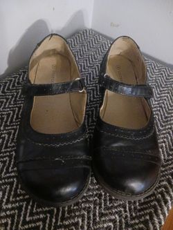Girl black shoes