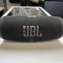 JBL Charge 5 Portable Bluetooth Speaker 