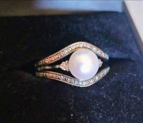 Pearl With diamond accents in Silver 7