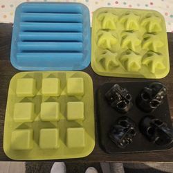 4 Ice Cube Molds 