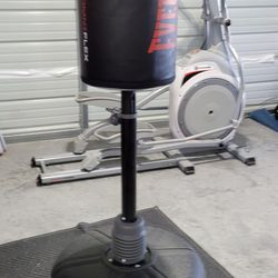 Everlast Omniflex Freestanding Punching/ Heavy Boxing Bag for Boxing, Muay Thai, MMA w/ pink 12oz boxing gloves MINT