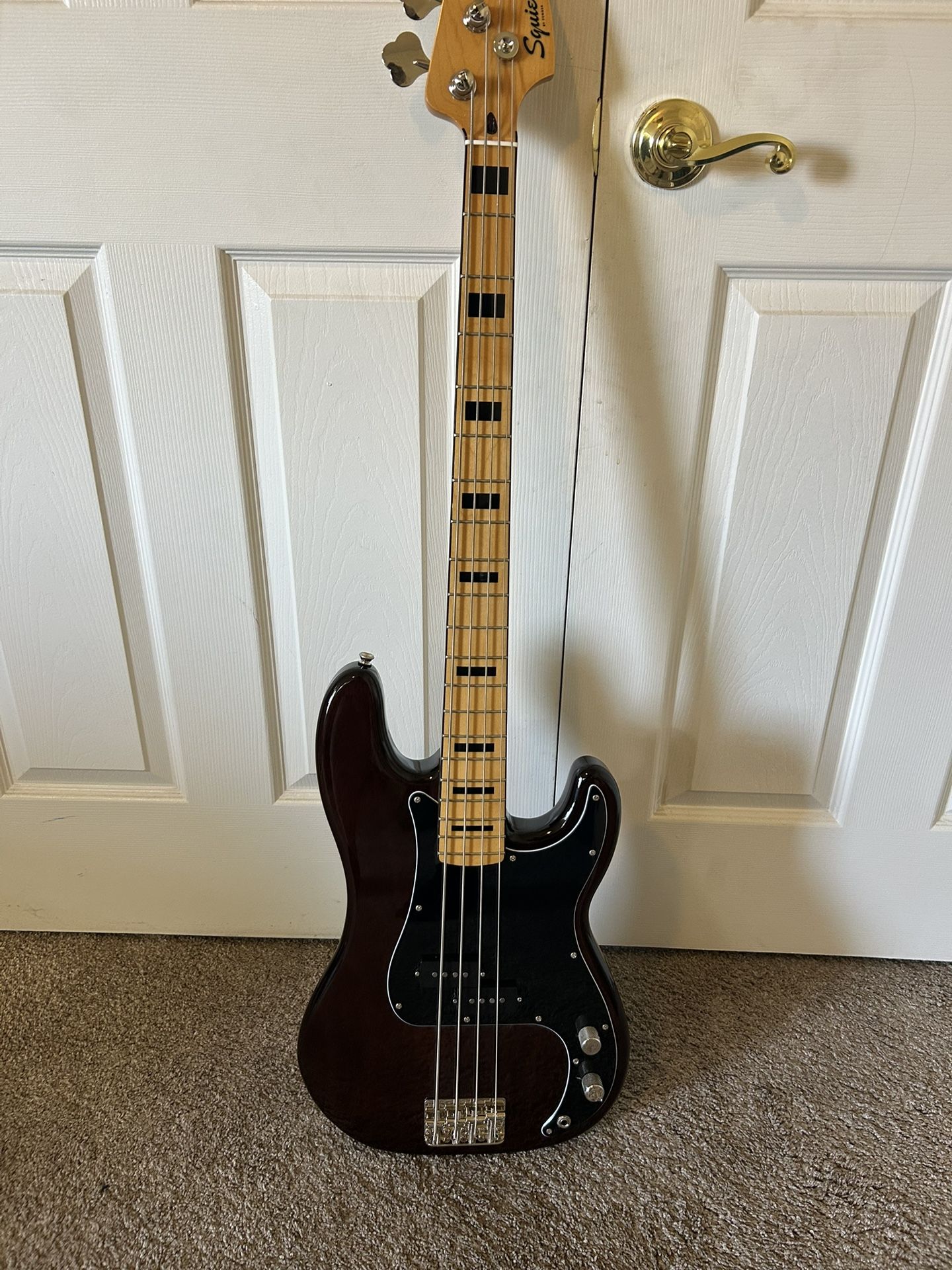 FENDER SQUIER BASS