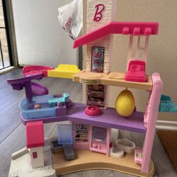 Barbie Doll House 