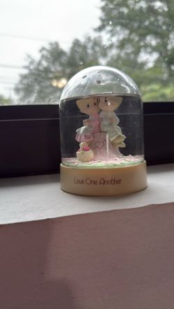 Vintage Large~Precious Moments 1983 'Love One Another' Flower Dome Snow Globe! 10” Diameter 