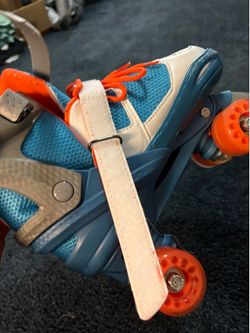 Roller skates with pads