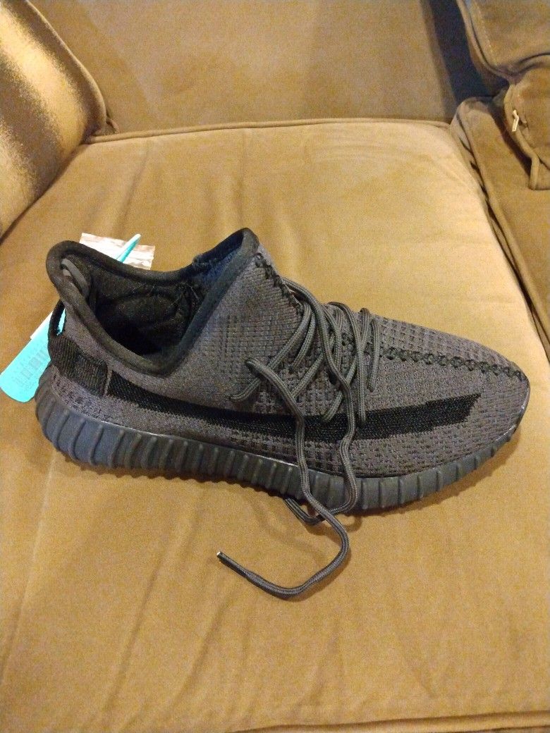 Adidas Men's Yeezy Boots 350 V 2 Size 9.5