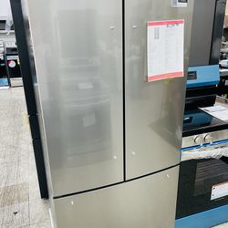 🔥🔥32” Frigidaire French Door Refrigerator 