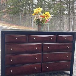 Modern Solid Wood Long Dresser With Big Drawers. Drawers Sliding Smoothly. Delivery Available 