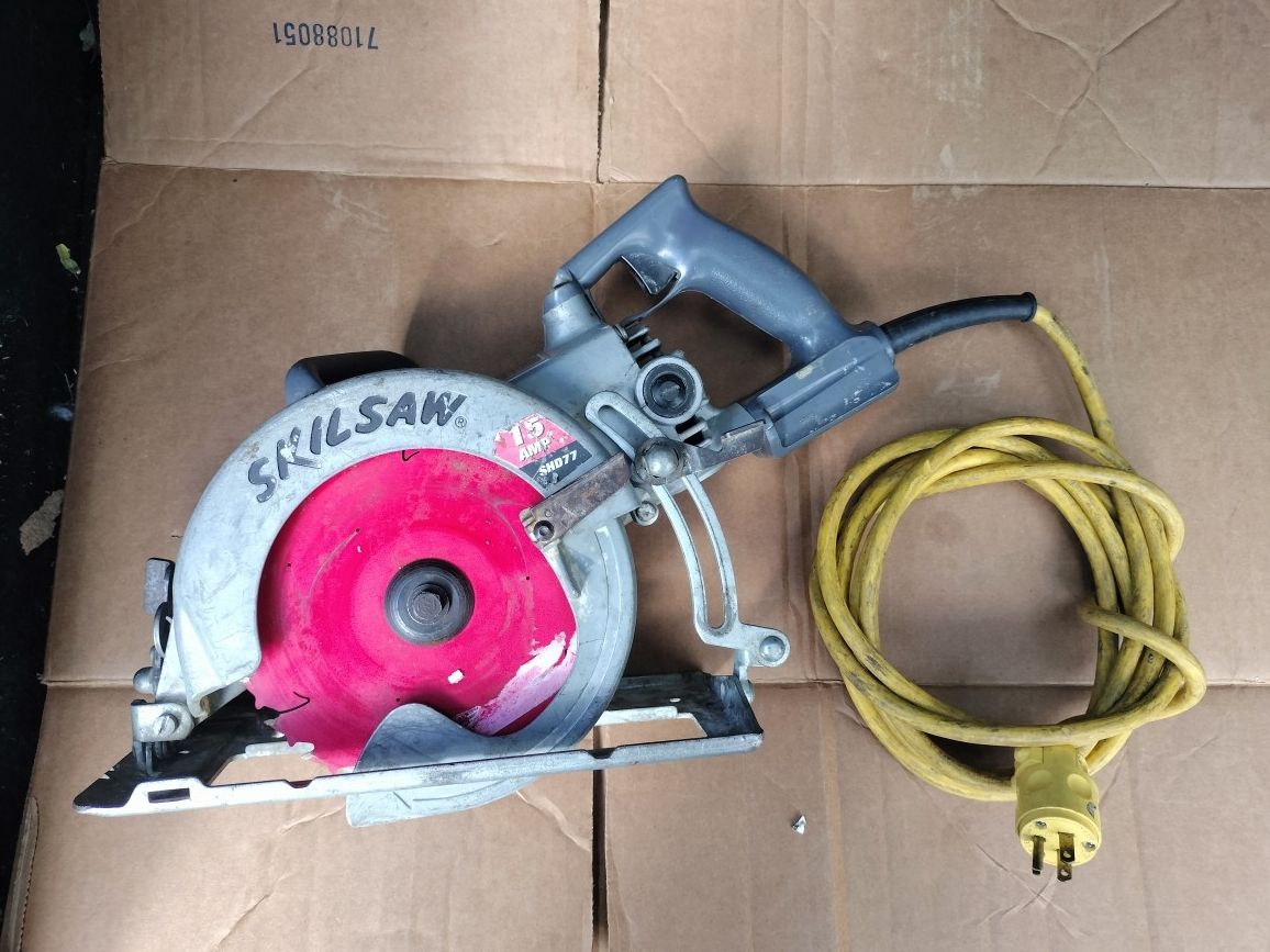 SKILSAW 7 1/4" Worm Drive Saw 15 Amp Model SHD77