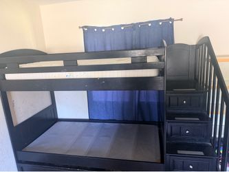 Bunkbed with drawer and 2 mattresses