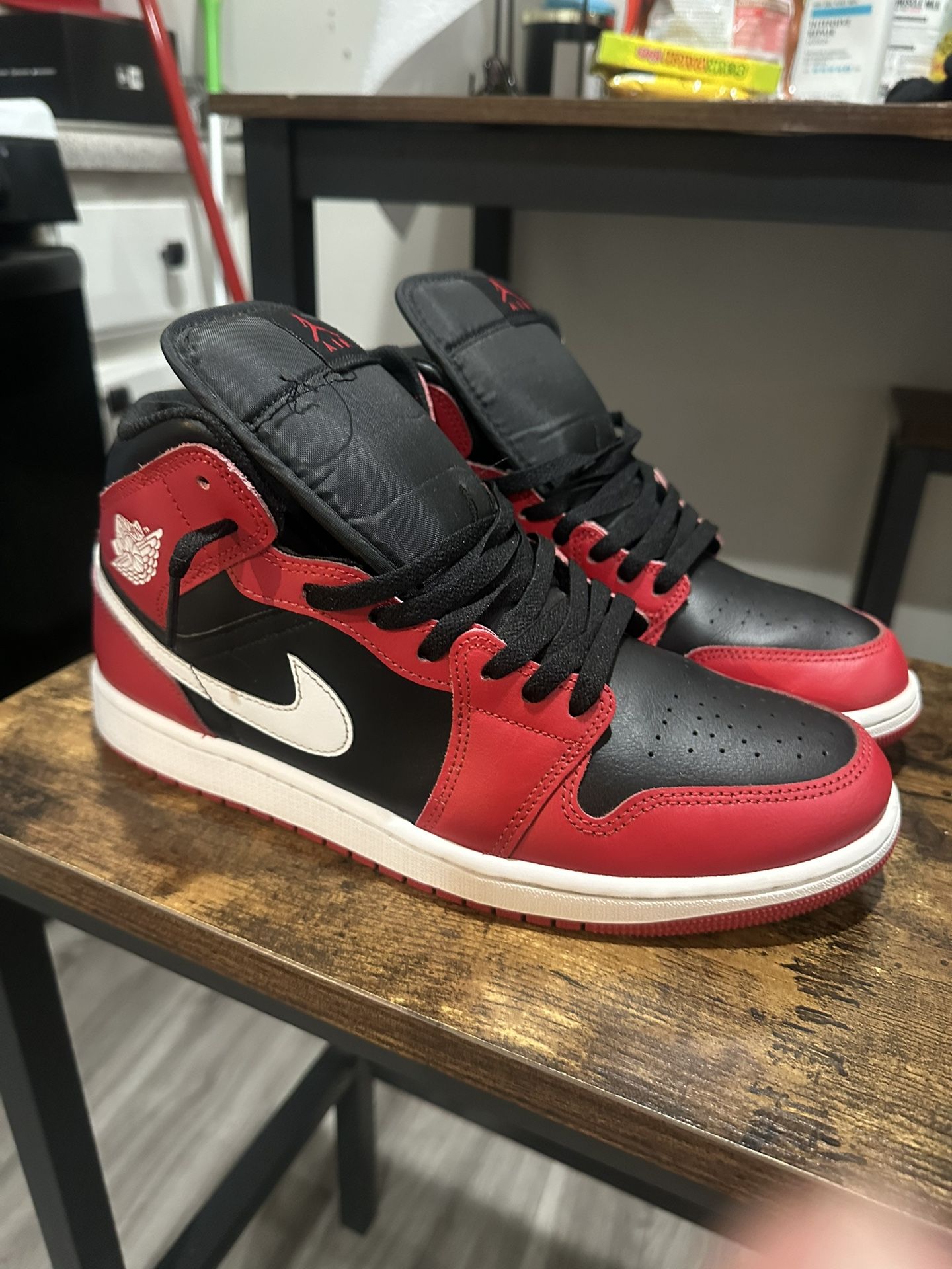 Jordan 1 Mids 10.5