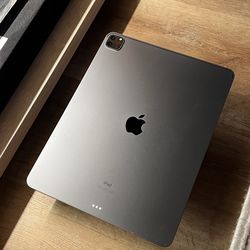 iPad Pro 12.9” (5th Gen M1) 128GB – Excellent Condition
