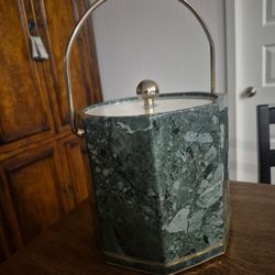 Ice bucket