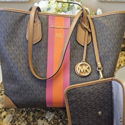 New Michael Kors Eva Large
Signature Logo Stripe Tote