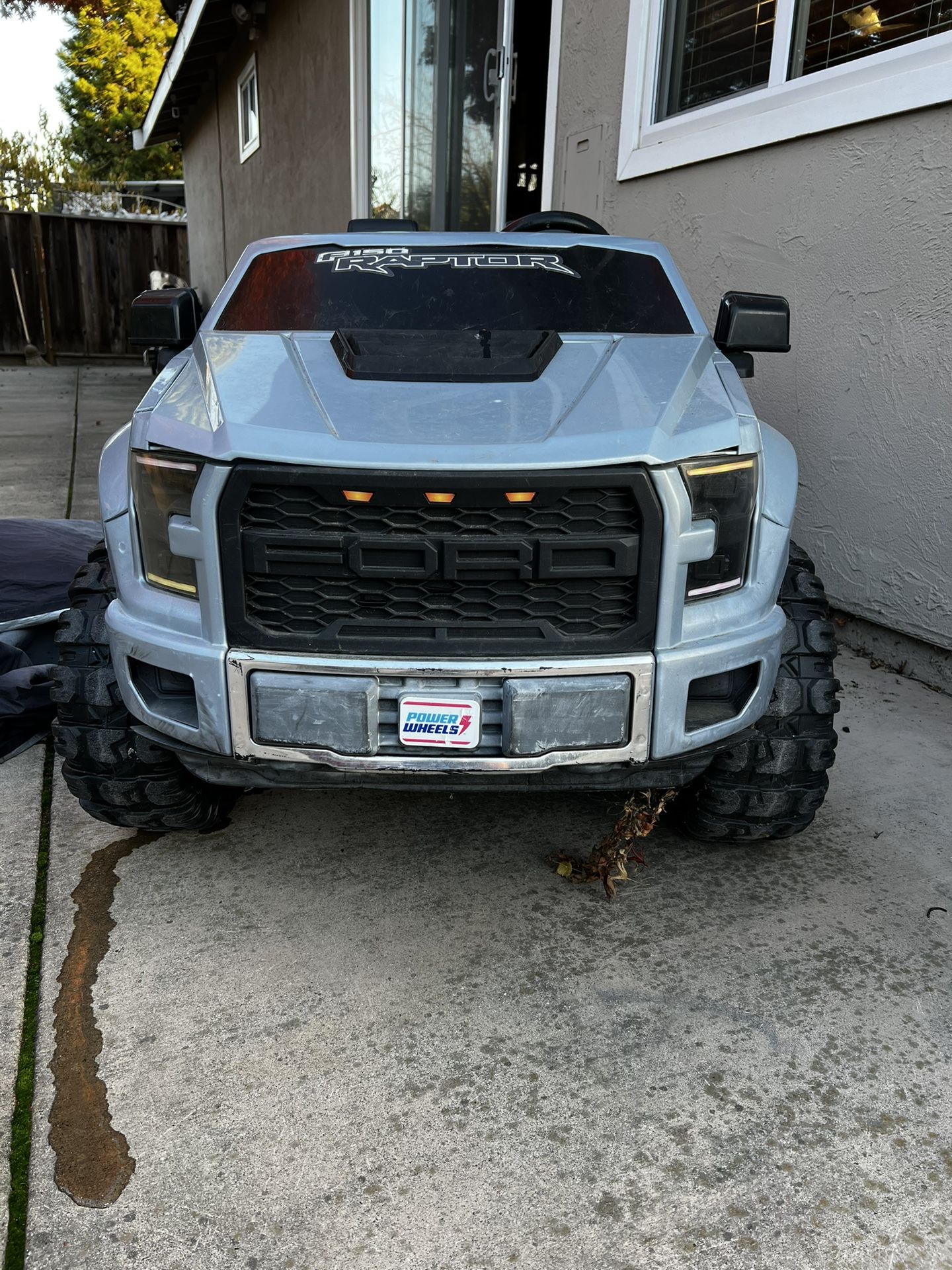 Power Wheels Ford F150 Raptor Battery-Powered Ride-On Vehicle with Music Sounds & Microphone, 12V