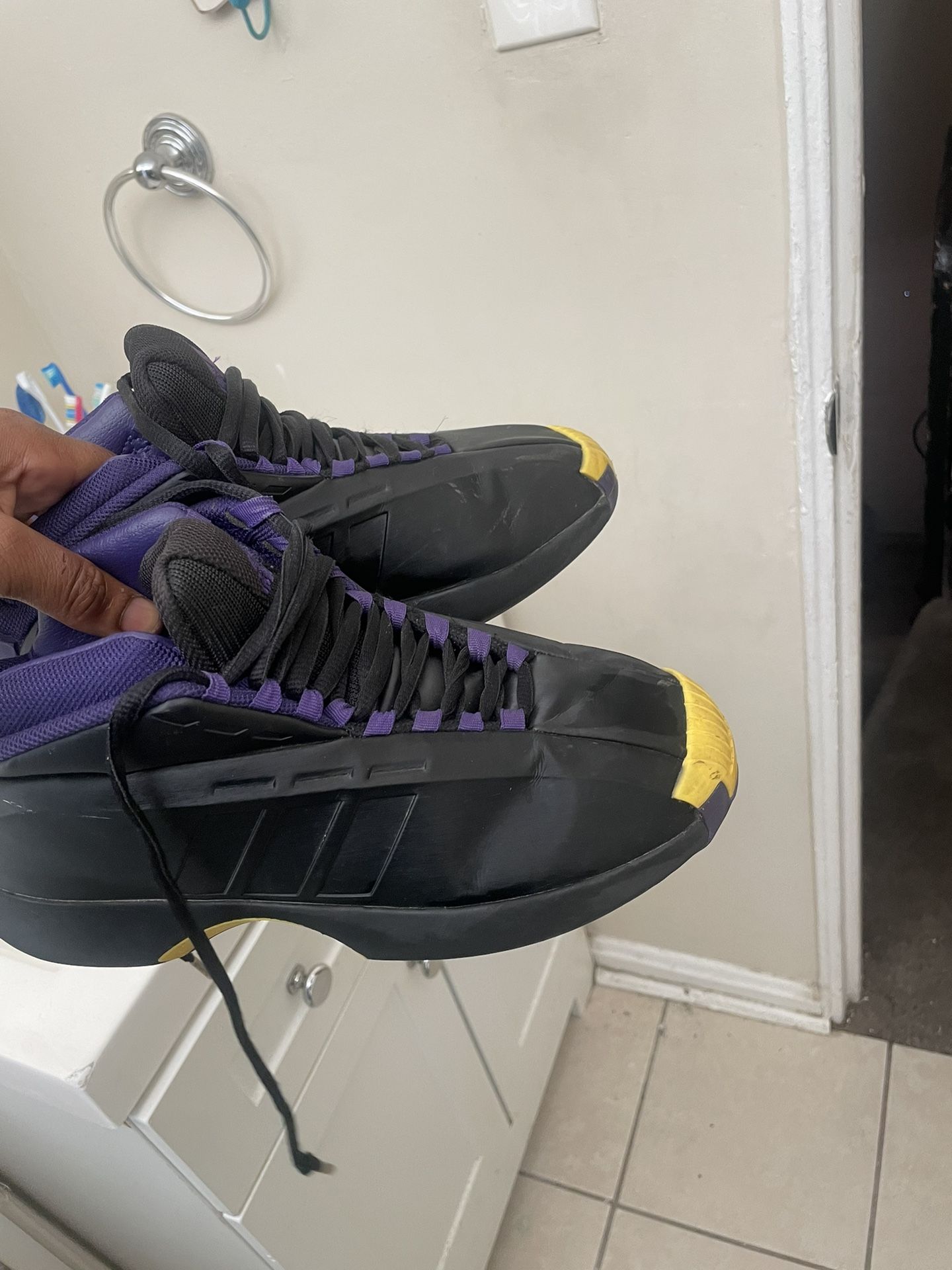 Kids Used Kobe Adidas Shoes Size 7
