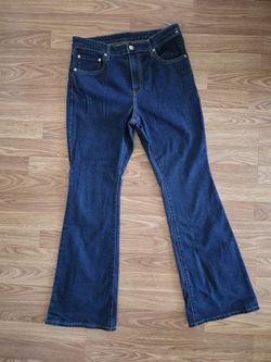 Woman's Levi Bootcut Jeans Size 10/12