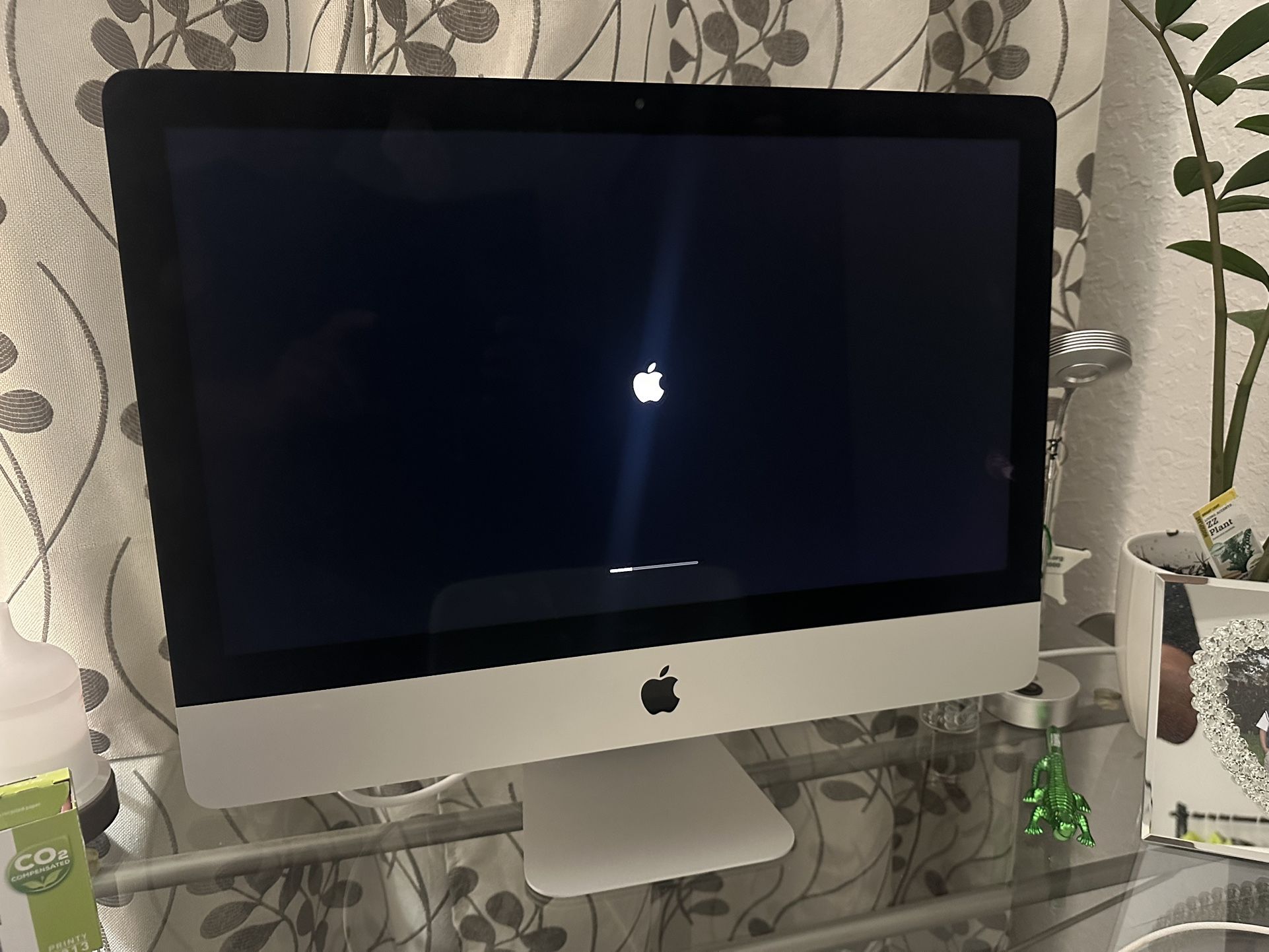 IMAC 24 INCH 1TB HD Very New
