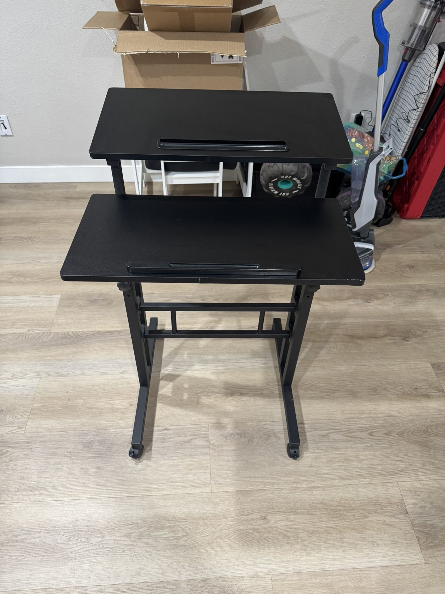 Height Adjustable Mobile Desk 