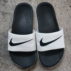 Nike Slides Youth Size 4Y