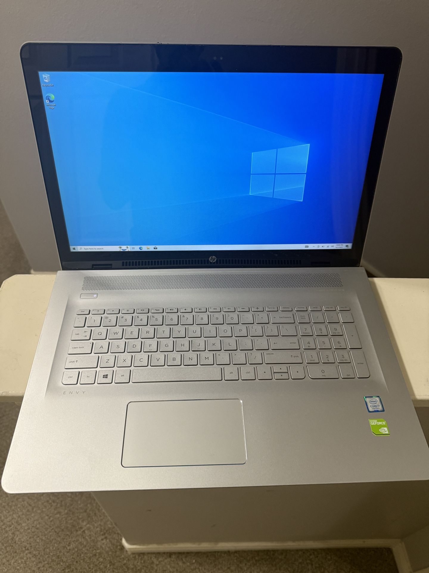HP Envy Notebook M7- i7-7500U - 16GB RAM - 940MX - 1TB HDD