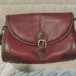 A Vintage Liz Claiborne Crossbody Purse Shoulder Strap Adjustable Dark Red With Five Pockets