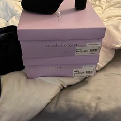Black Women’s Size 7 Shoe