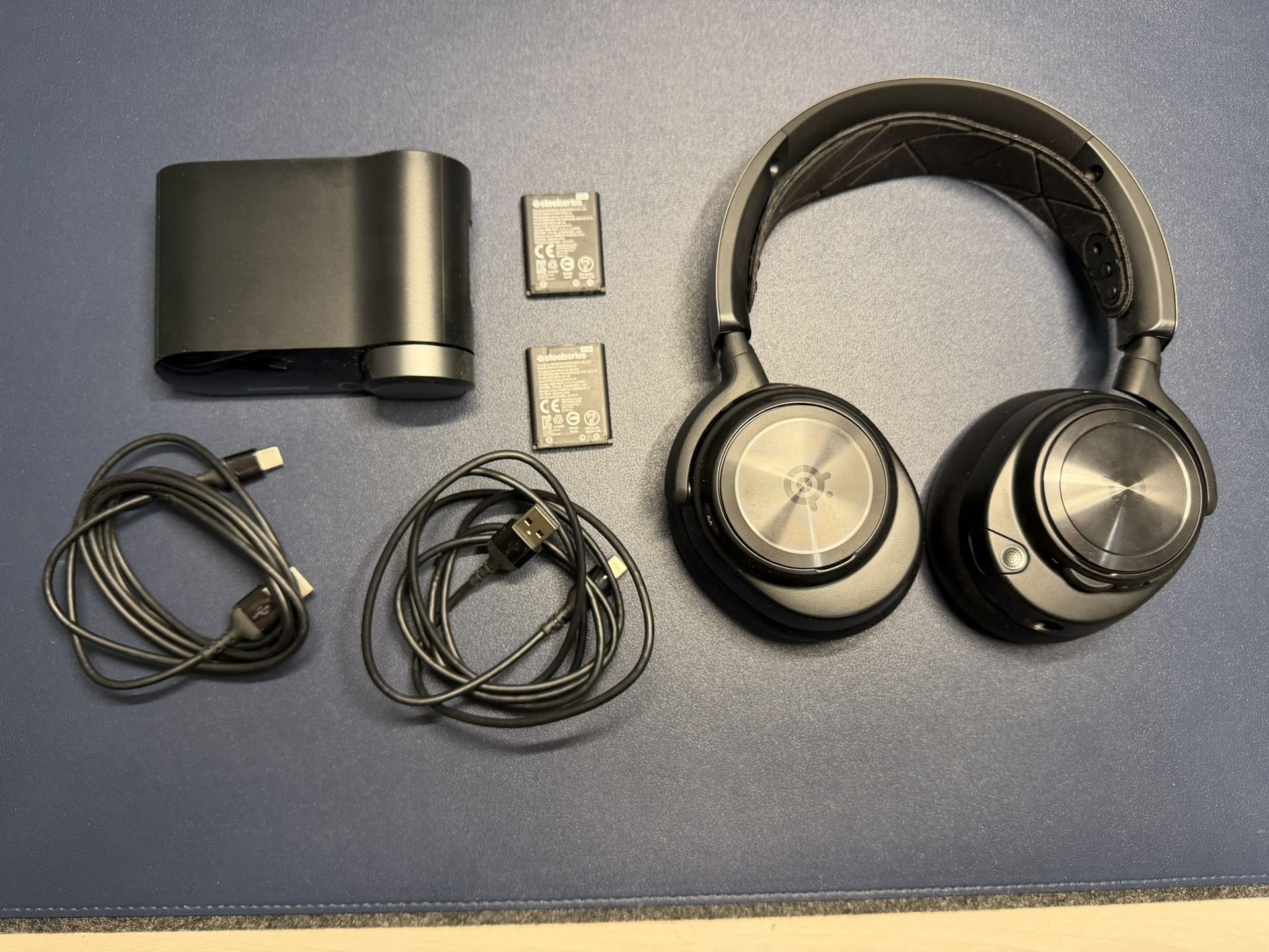 SteelSeries Artcis Nova Pro Wireless Gaming Headset (XBOX Edition)(Black)(NEGOTIABLE)