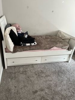Trundle bed