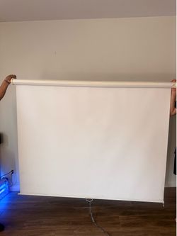 5.5’x6  Screen projector