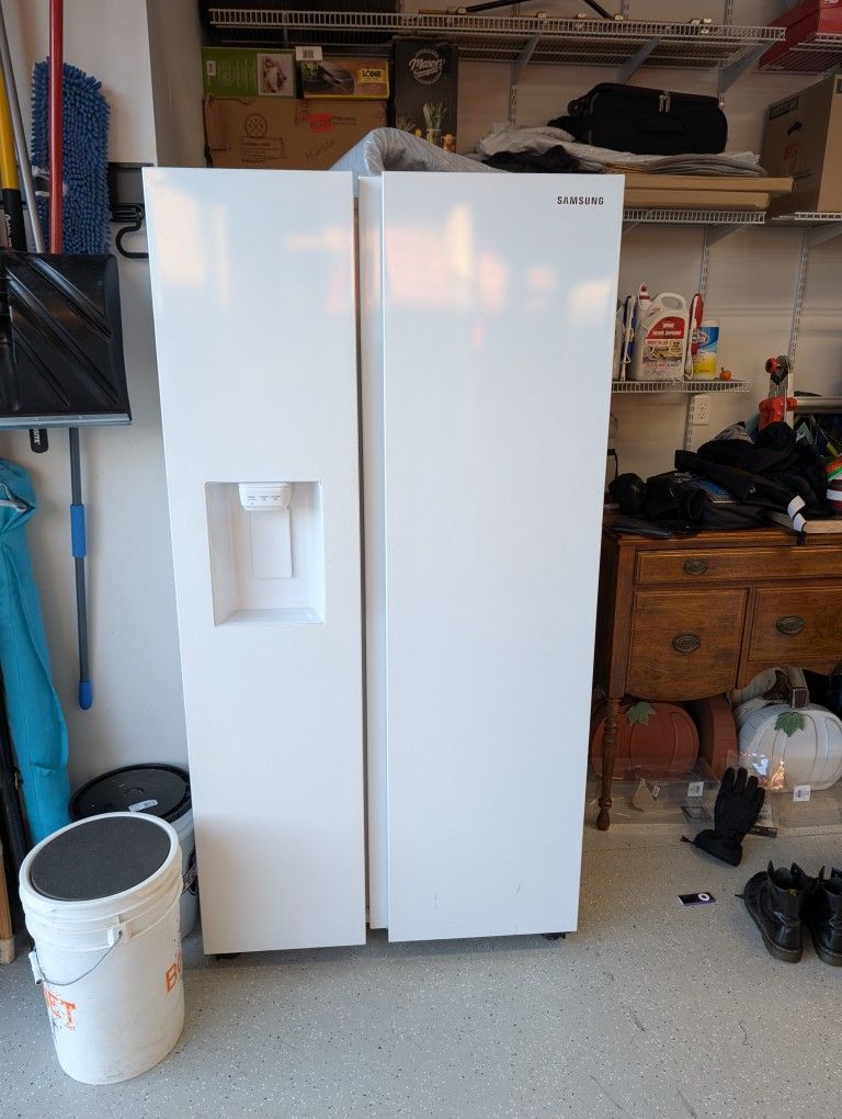 Samsung 36 In Wide 27.5 Cu in Side-by-Side Refrigerator