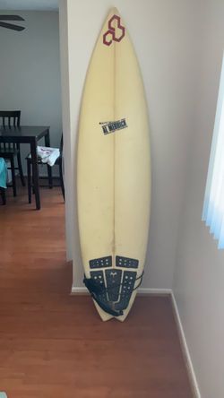 Surfboard Channel Islands Flyer II plus wetsuit