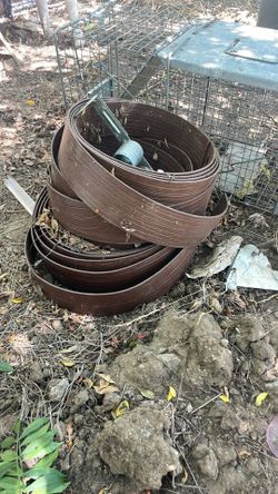 plastico es como 50 a 60 pies de largo x4 pulgadas de alto