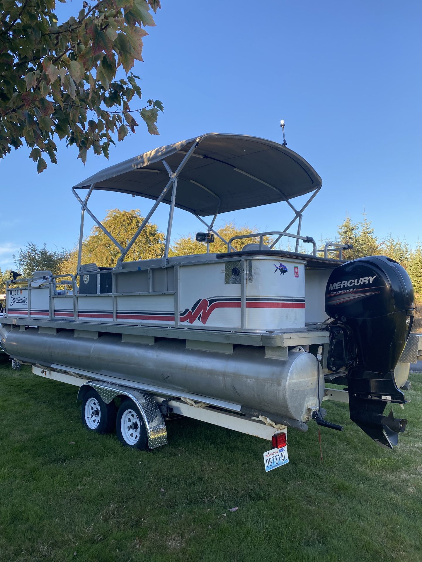 Sweetwater 24’ Pontoon Boat – 2015 Mercury 150HP – Fully Loaded