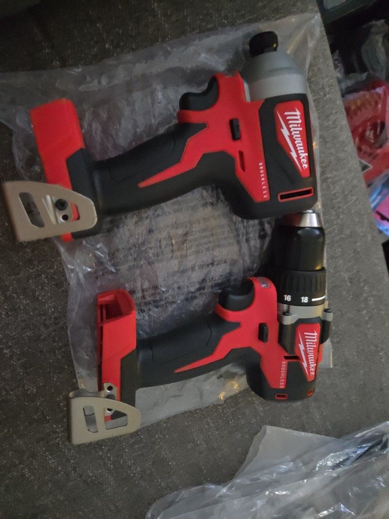 MILWAUKEE M18 BRUSHLESS 1/4" HEX IMPACT DRIVER (TOOL ONLY)1/2"(13MM) DRILL DRIVER (TOOL ONLY)