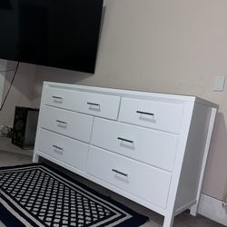 White Dresser 7 Drawer (Delivery Available)