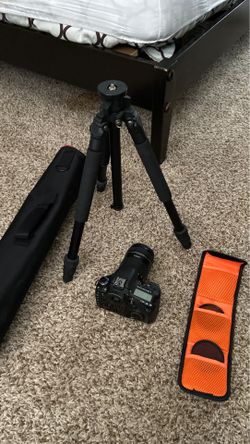 Canon 7D camera for sale.