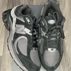 Black Dark Grey New Balance 2002r