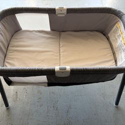 Chicco Folding Baby Bassinet like New