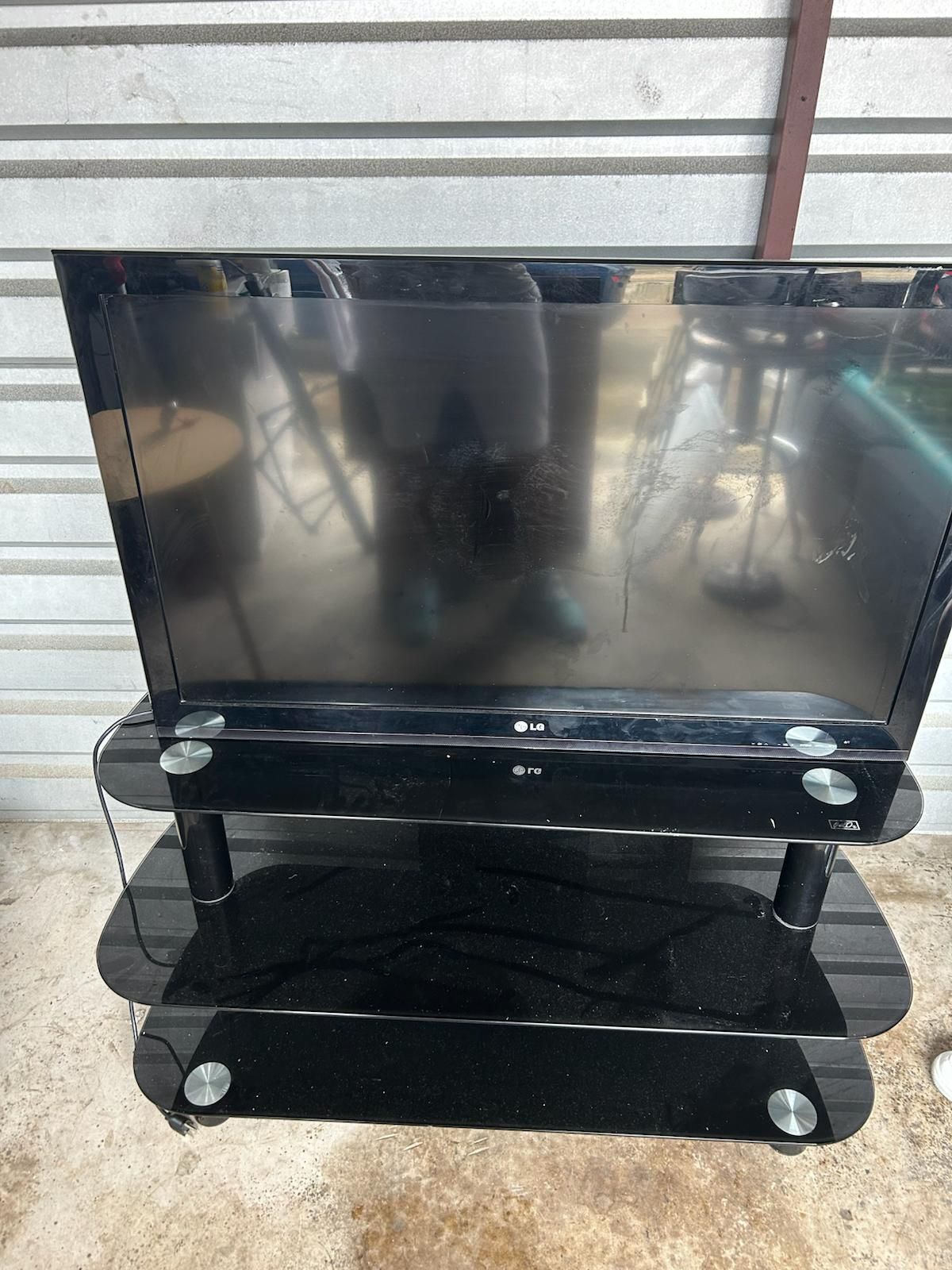 TV 32” Con Mesa Para TV
