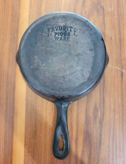 Favorite Piqua Ware #3A 6 1/2" Double Pour Cast Iron Skillet