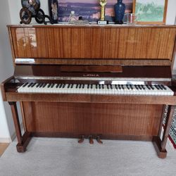 LIRIKA Piano