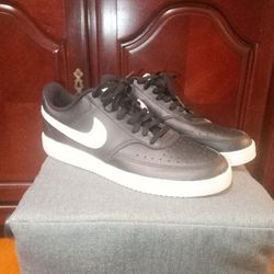 Size 11 Men's Black Nike Shoes. Gently Used