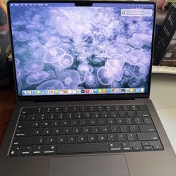 MacBook Pro 14in 500gb with Case