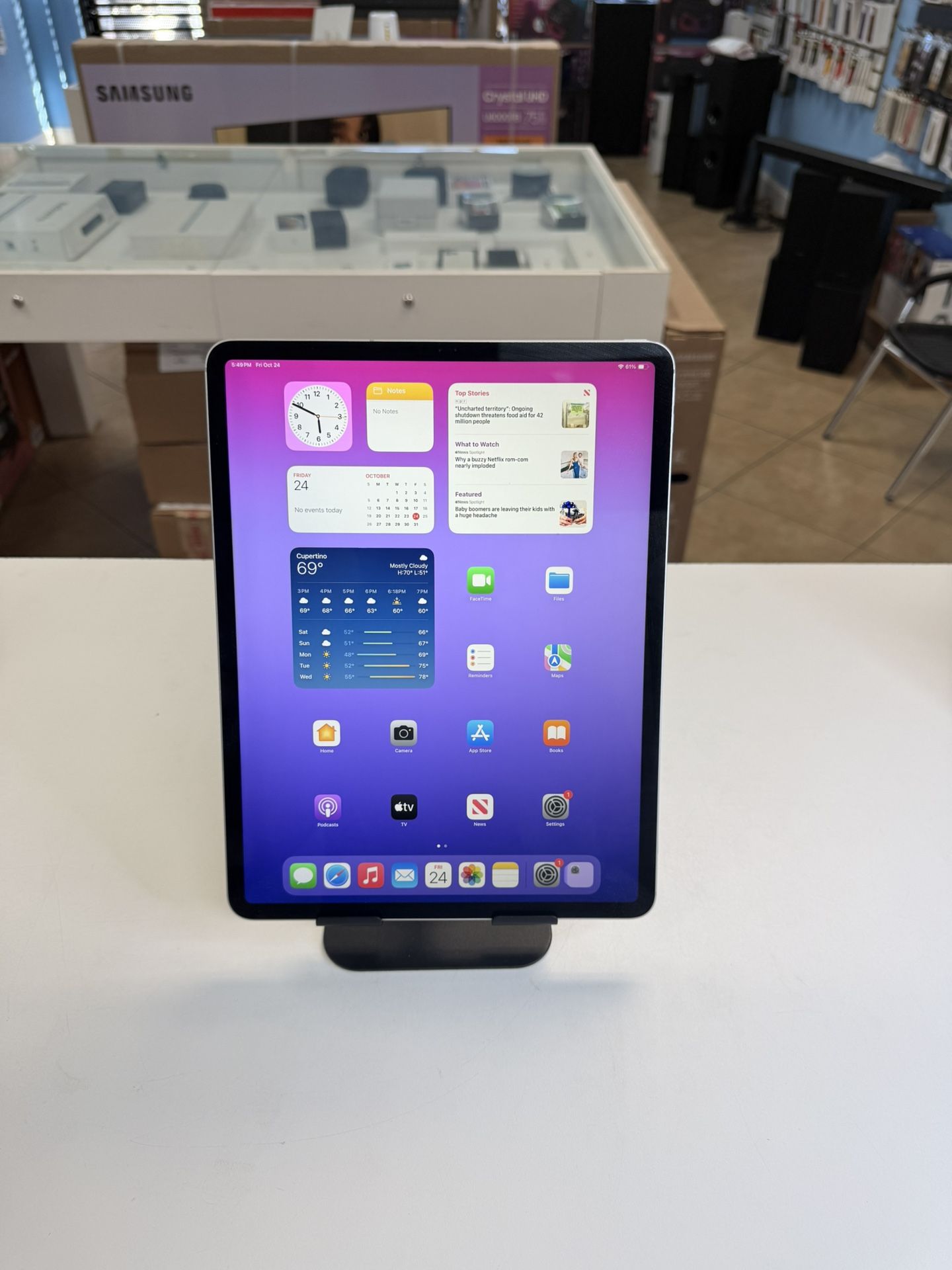 iPad Pro 12.9inch 256GB WiFi & LTE Unlocked newest iOS 26